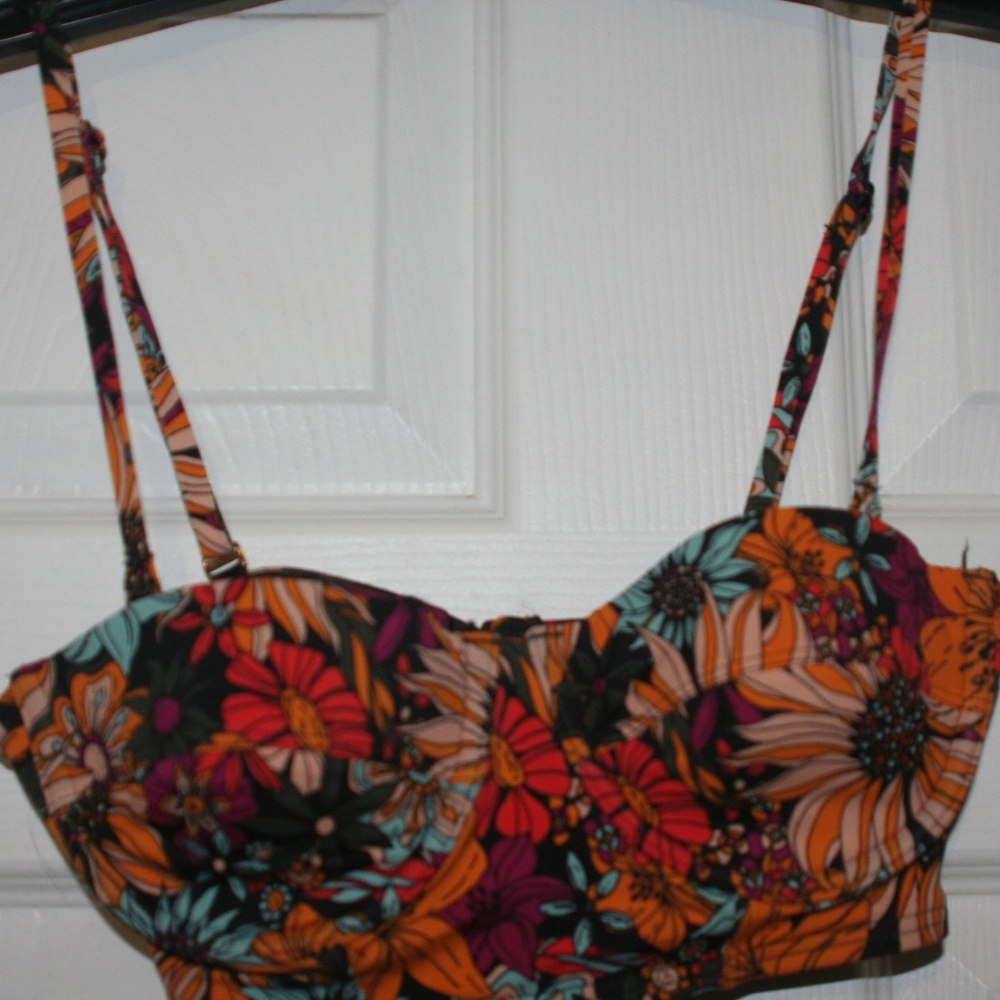 Floral Bralette swimsuit clasp back